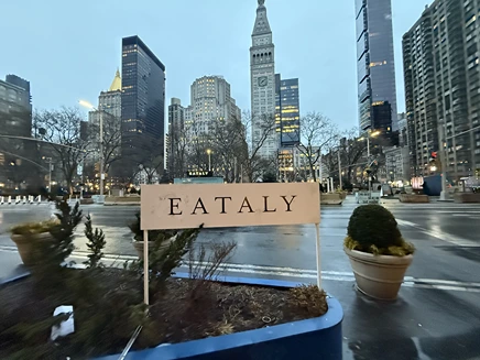 We have experienced lots of tours in our local flatiron neighborhood. It is a perfect jump off point for any Flatiron District Tours.