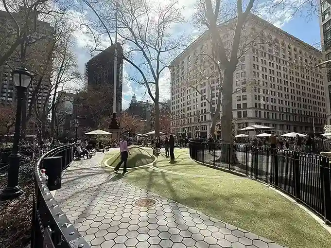 New York Weather in February: Views of the Flatiron Building from Madison Square Park.