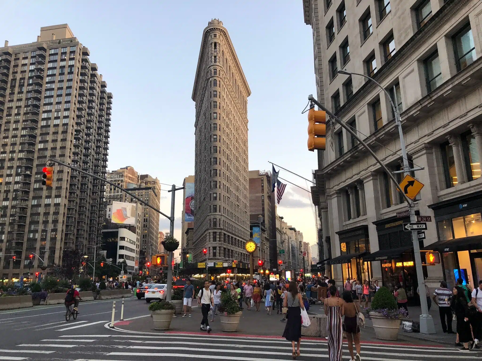 Flatiron District History: My pic of the historic Flatiron Building landmark